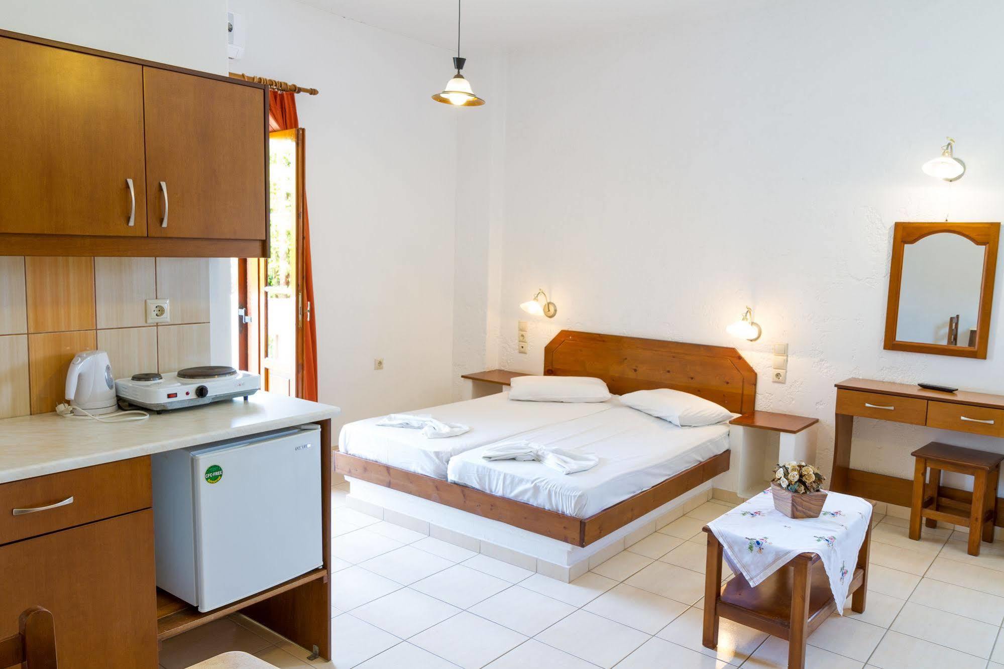 Ideal Hotel Kokkini Hani Extérieur photo