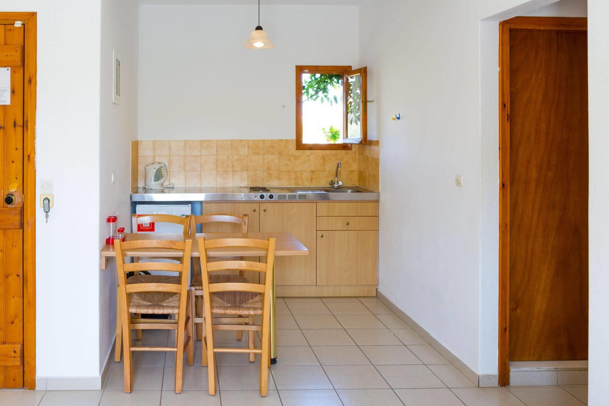 Ideal Hotel Kokkini Hani Extérieur photo